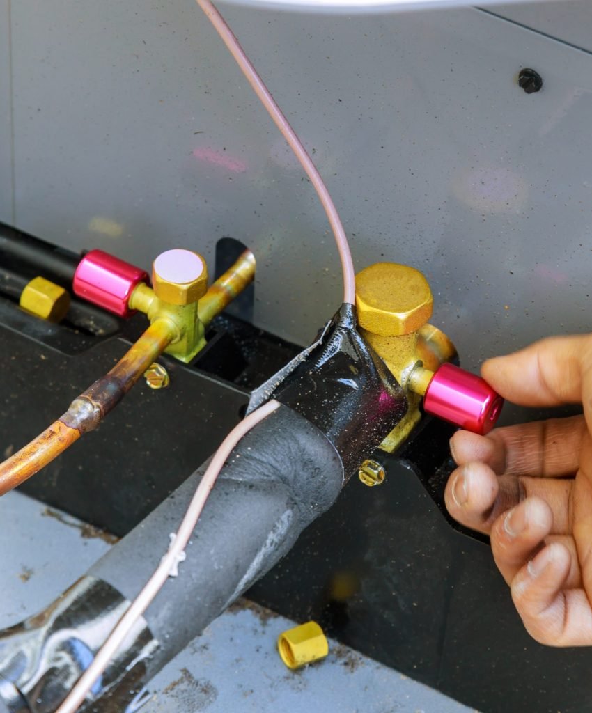Air ventilation installation technological pipelines for a new air conditioner Installation technological pipelines for a new air conditioner